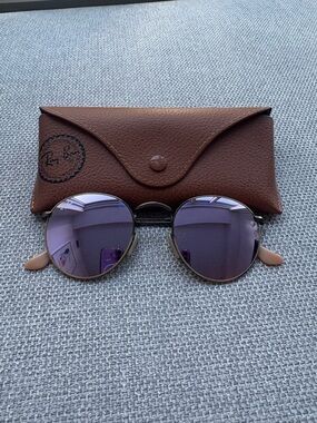 Ray-Ban Round Flat Sunglasses with Purple Lenses